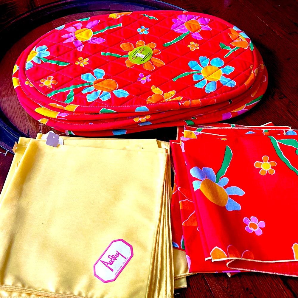Audrey New Vintage Placemats & Napkins- Reversible